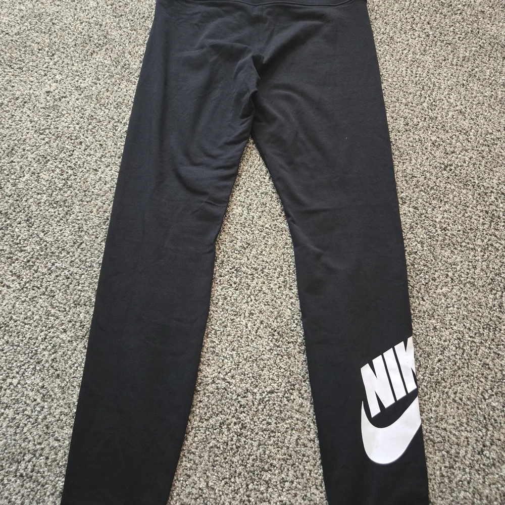 Nike Black Leggings - Picture 2 of 3